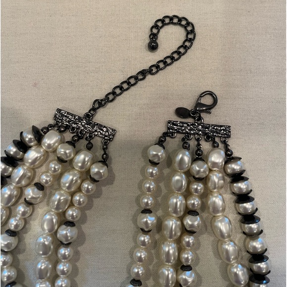 5 Strand Pearl Choker - Picture 14 of 16